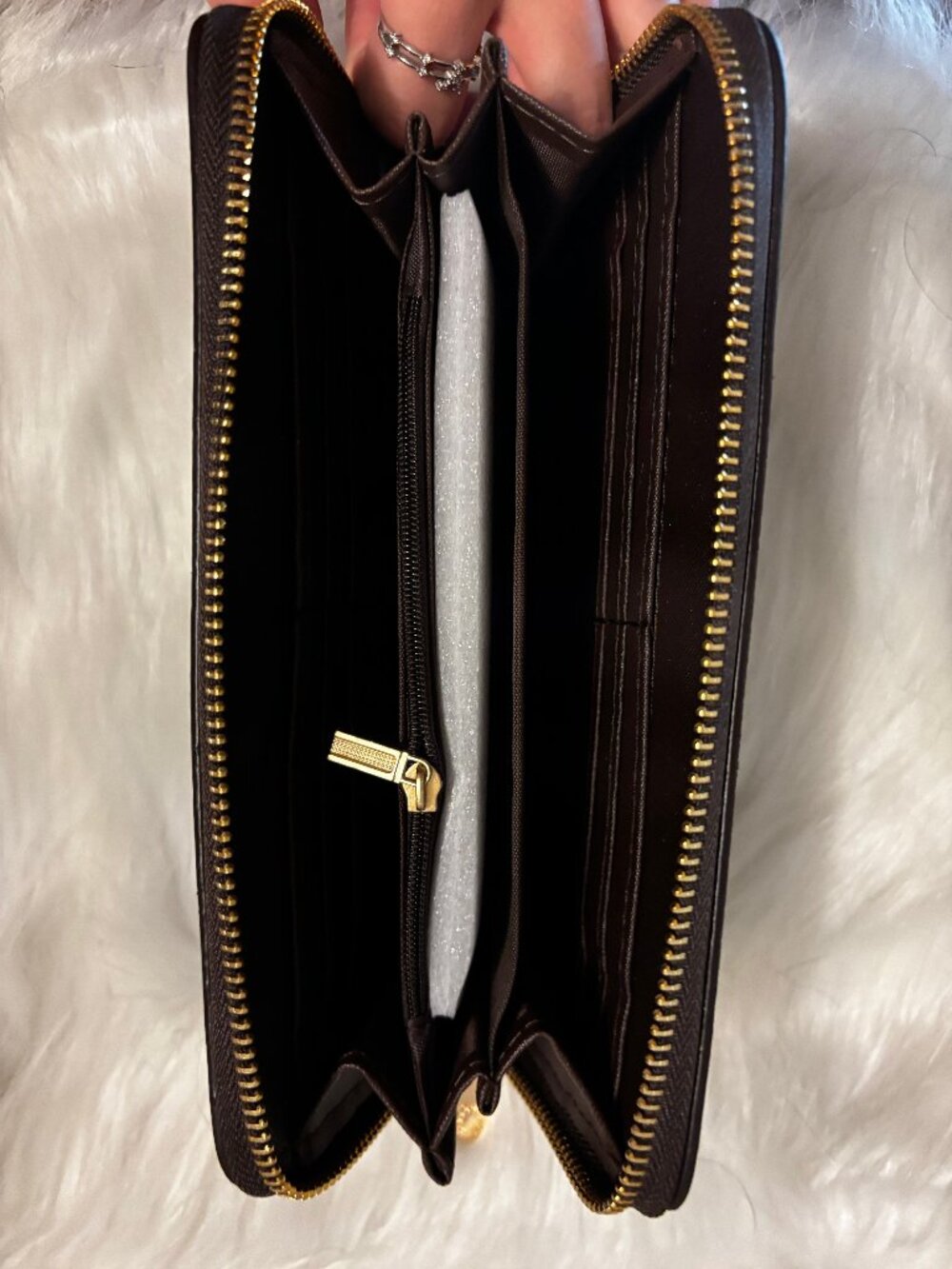 L. V. Wallet - Picture 2 of 2